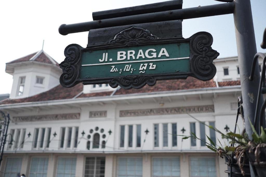 Oyo 2554 Hotel Arimbi Lama Dewi Sartika Bandung Esterno foto